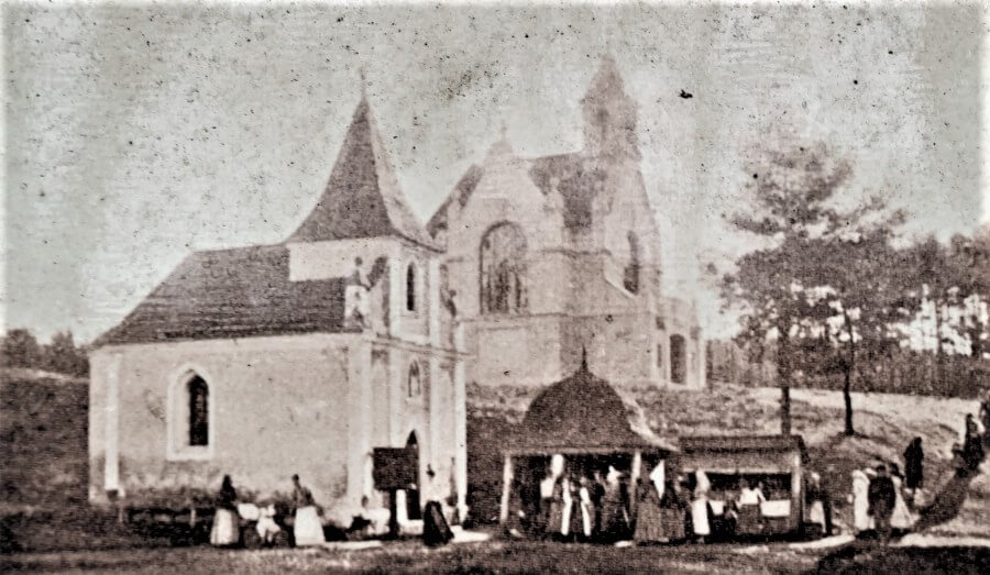 Obě kaple stály až do r. 1924, kdy ta původní byla zbourána