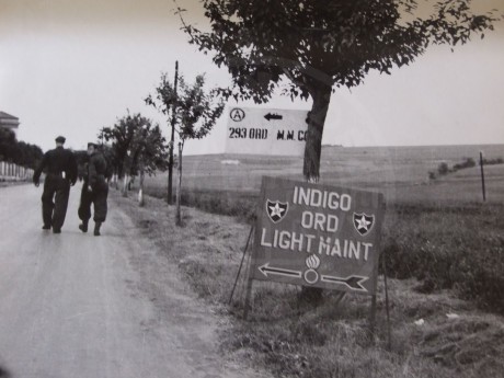 190218-1. Domažlice 1945. U.S. Army tabule. Cesta k Draženovu u Nových kasáren.