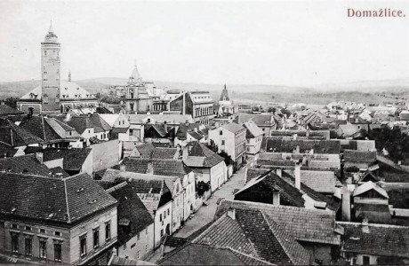 Pohled na hradní ulici z věže Chodského hradu