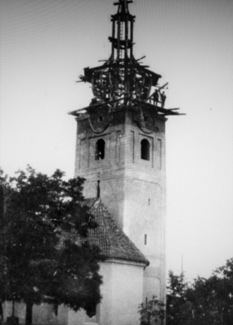 Stavba nové báně na věži kostela sv. Jakuba Většího