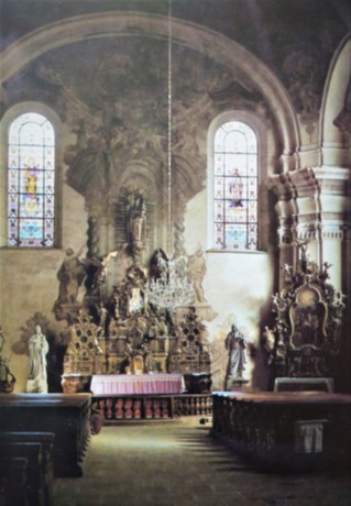 Chrámová loď farního kostela Narození Panny Marie v Domažlicích 