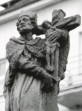Detail sochy Jana Nepomuckého v Klenčí p. Č.