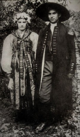 Horní Chodsko - droužka s družbou na svatbě v Postřekově roku 1933