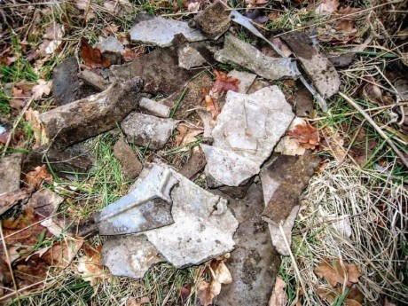 Nalezené fragmenty trosek bombardéru Liberator u Bukovce
