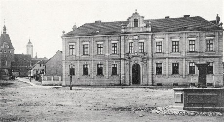 Kašna na Dolejším předměstí na historické fotografii