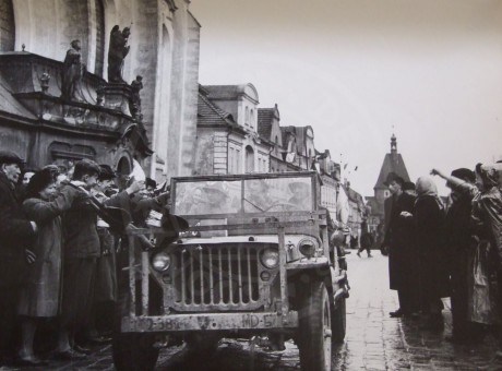 190217-12. Domažlice. Náměstí Míru. U.S. Army 5. květen 1945