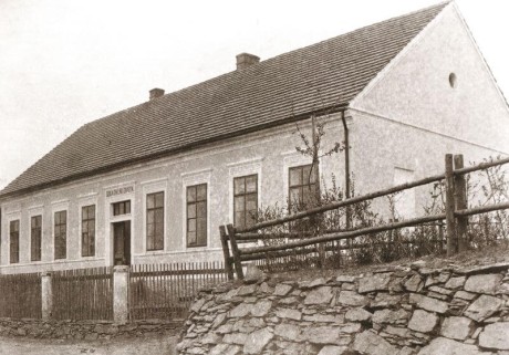 Škola vystavěná roku 1888