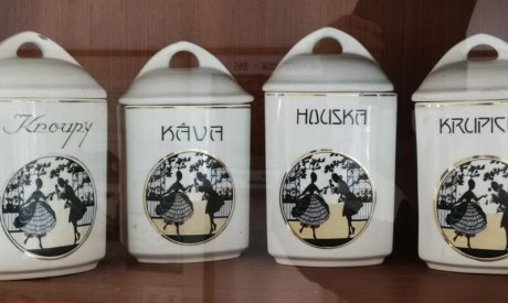 Porcelánové dózy z Milotovy porcelánky 