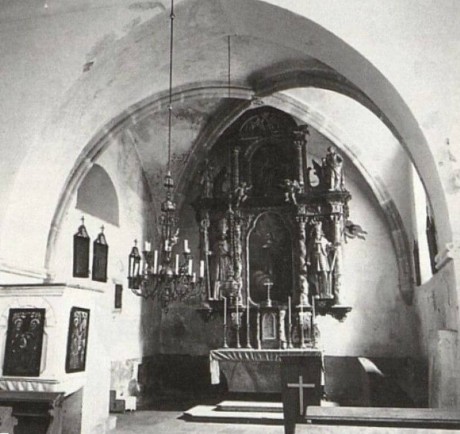 Interiér kostela - pohled do chóru 