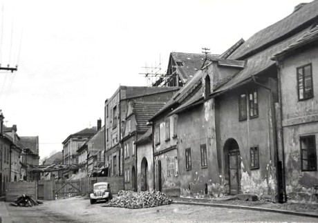 Demolice domu před výstavbou kina Čakan ve Vodní ulici (6)