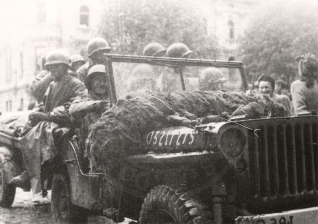 190217-82. Domažlice. Msgr. Staška. U.S. Army. 5. květen 1945.