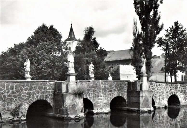Historický barokní most přes řeku Radbuzu