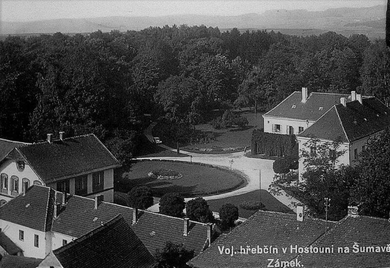 Hřebčín - zámek, který sloužil jako správní budova hřebčína