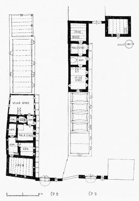 Půdorysy dvou chodských špýcharových domů v Draženově s protichůdnou orientací srubů (č.p. 9 je dnes číslováno jako 128)