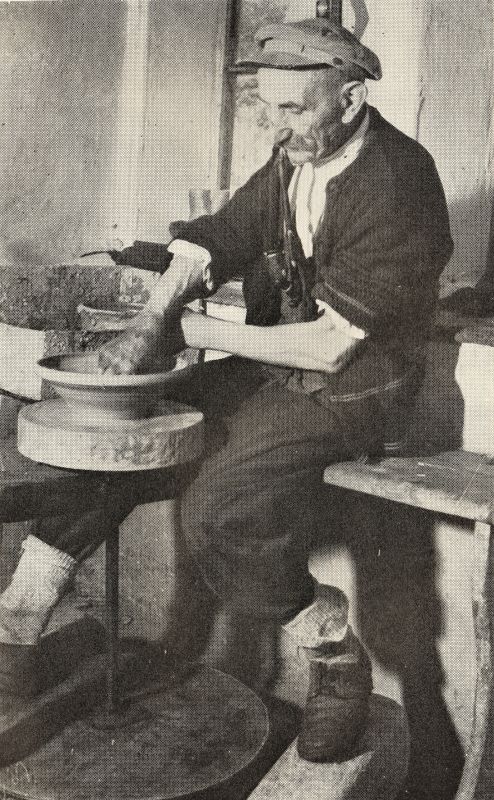 František Volf u hrnčířského kruhu