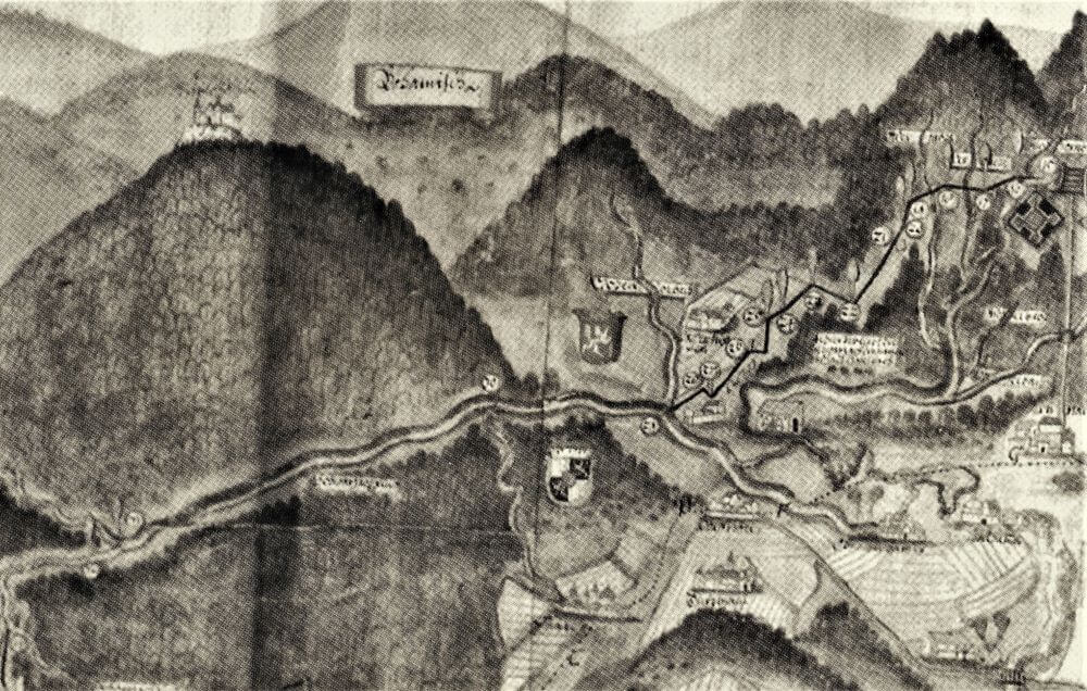 Hraniční hvozd Českého lesa v první polovině 17. století, kterému na jednom z kopců dominuje pomezí hrad Starý Herštejn