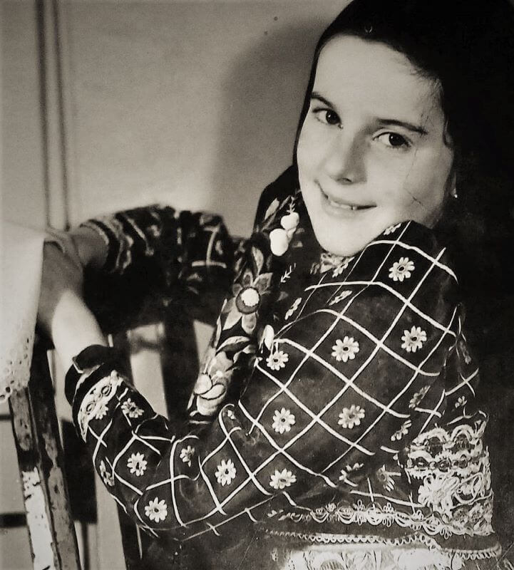 Anna Kabourková, dcera vyšívačky v chodském kroji