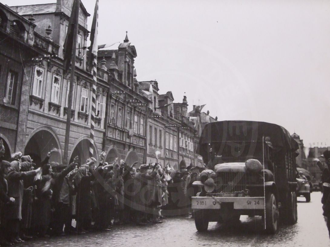 190217-14. Domažlice. Náměstí Míru. U.S. Army Domažlice. 5. května 1945.