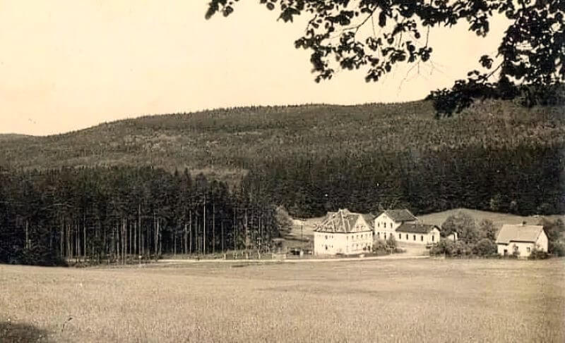 Nádraží a hotel 