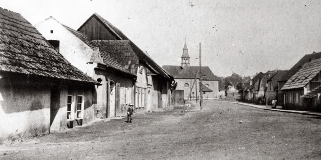 Dnešní Husova třída, v pozadí kostel sv. Antonína