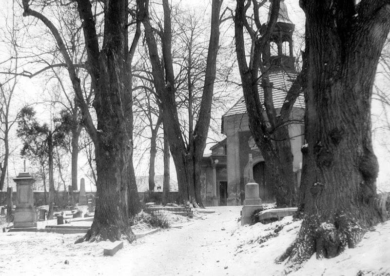 Starý hřbitov s kaplí sv. Jana