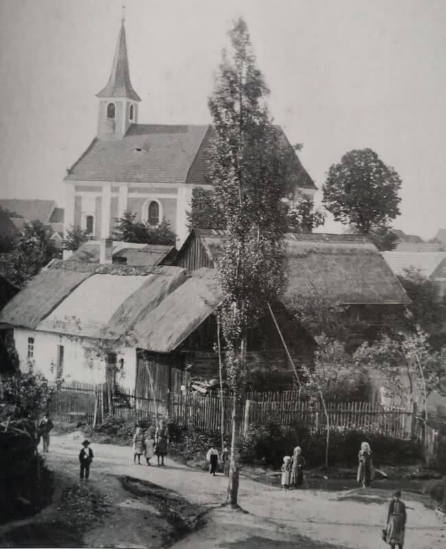 střed obce s kostelem na fotografii vyhotovené patrně Josefem Tauberem starším