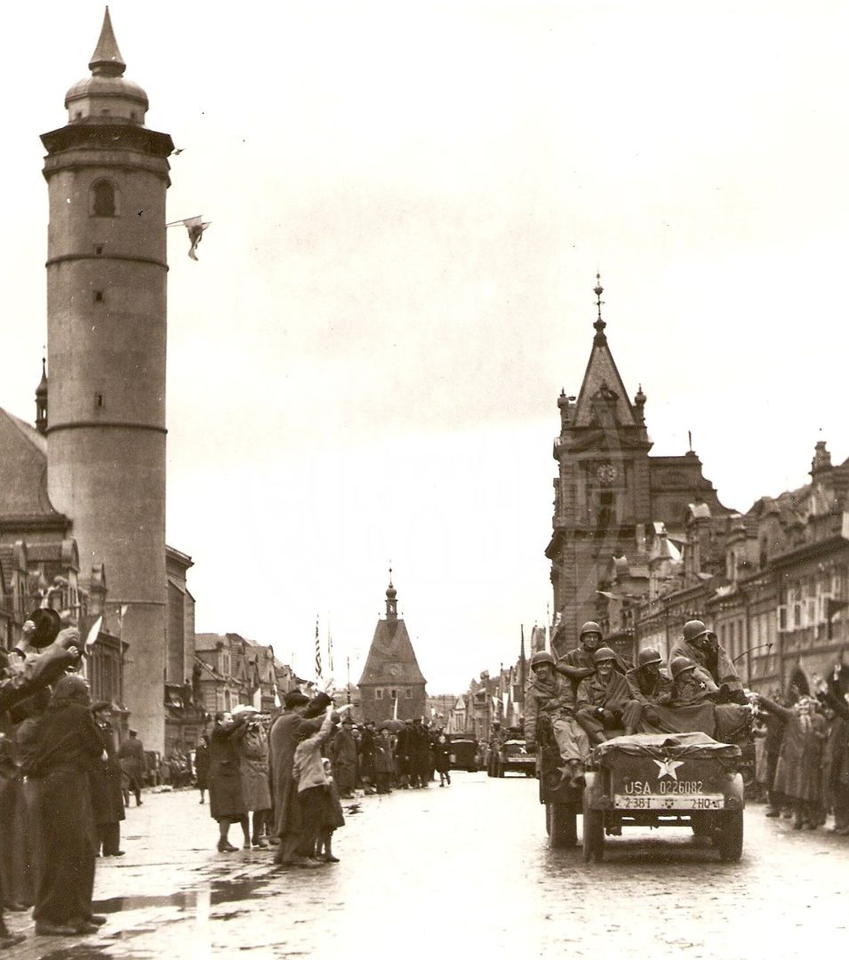 190217-21. Domažlice. Náměstí Míru. U.S. Army. 5. května 1945. (6)