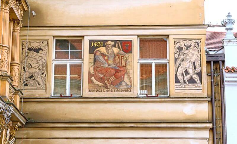 Sgrafito na domě čp.3, který bezprostředně sousedil s radnicí a byl k ní v r. 1915připojen