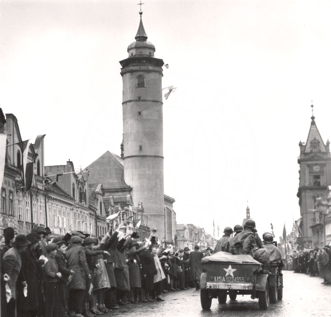 190217-22. Domažlice. Náměstí Míru. U.S. Army. 5. květen 1945. (17)