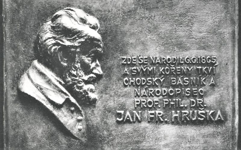 Pamětní deska na rodném domku v Peci p. Č.