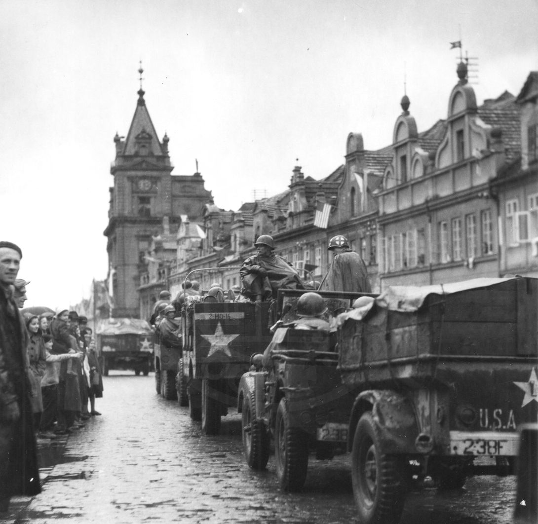 190217-23. Domažlice. Náměstí Míru. U.S. Army. 5. květen 1945. (18)