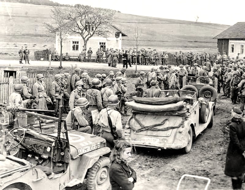 Čekání amerických vojáků před podpisem kapitulace
