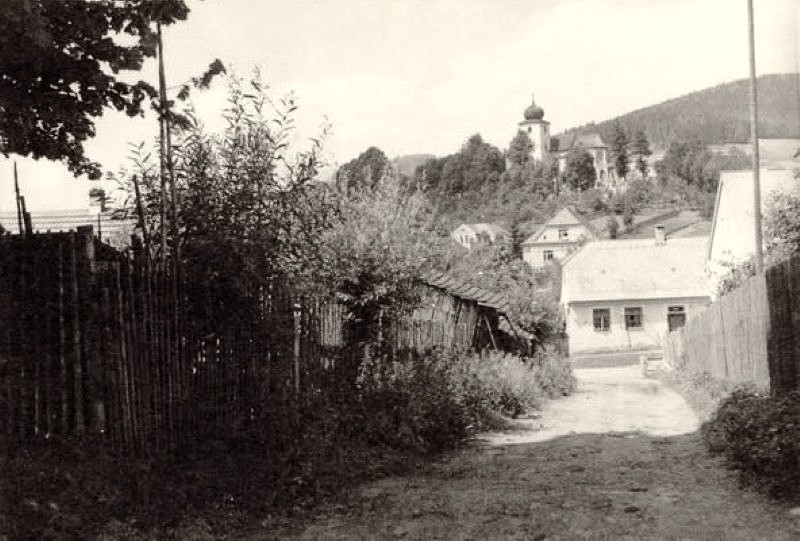 Ulice Lesní - směrem ke Starokdyňské