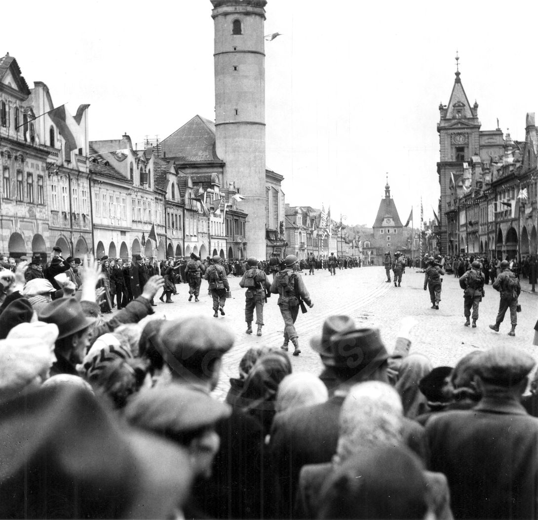 190217-25. Domažlice. Náměstí Míru. U.S. Army. 5. květen 1945. (16)