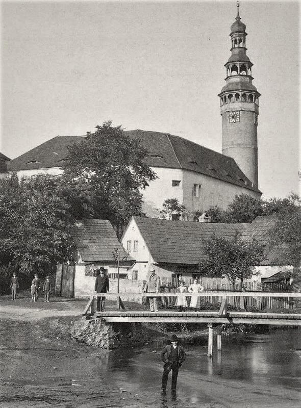 r. 1900