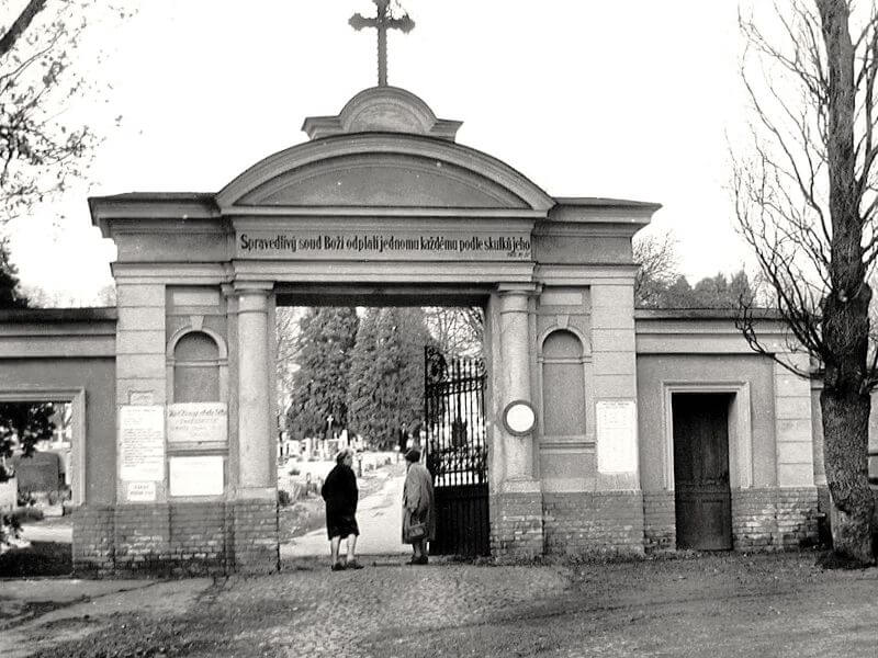  Vstupní brána