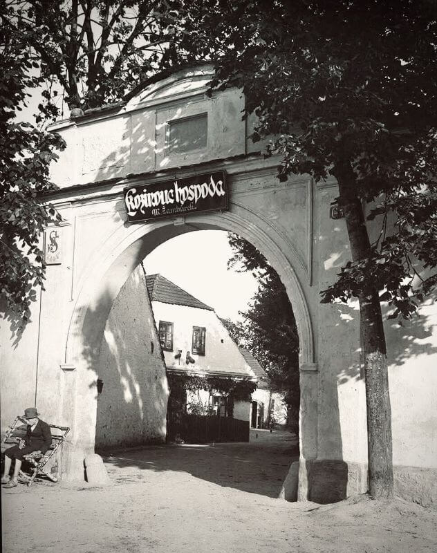 Kozinova hospoda - vstupní brána