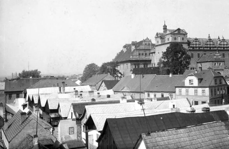 Historická část města - v pozadí zámek