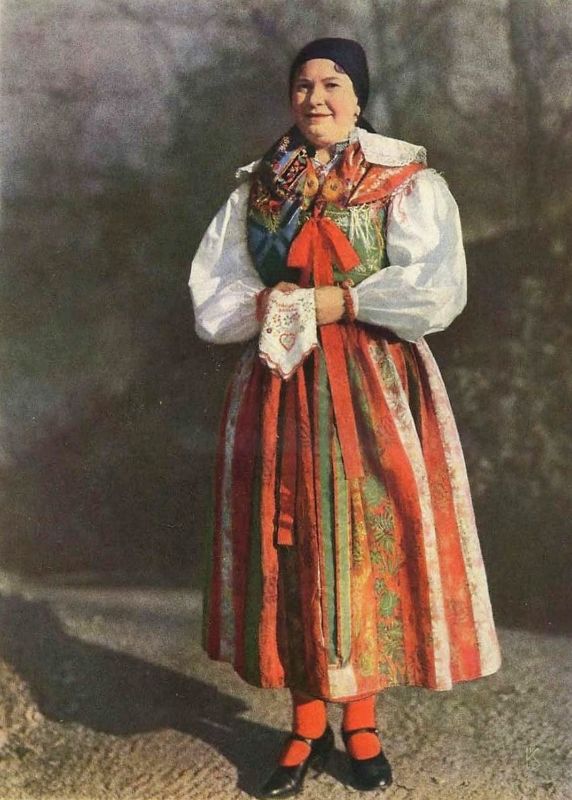 Kroj postřekovský historický s šátkem z německého Mlýnce 