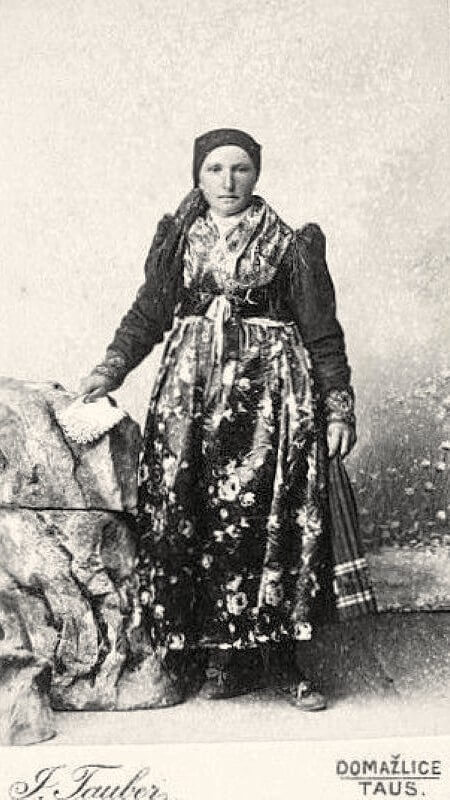 Žena z chodském kroji