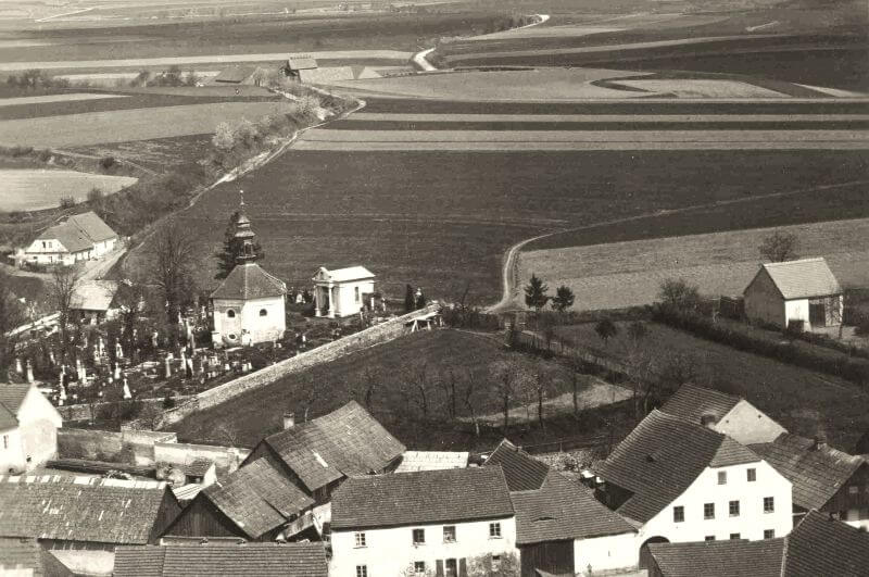 Pohled Týnské předměstí s hřbitovem a s kaplí sv. Jana Nepomuckého