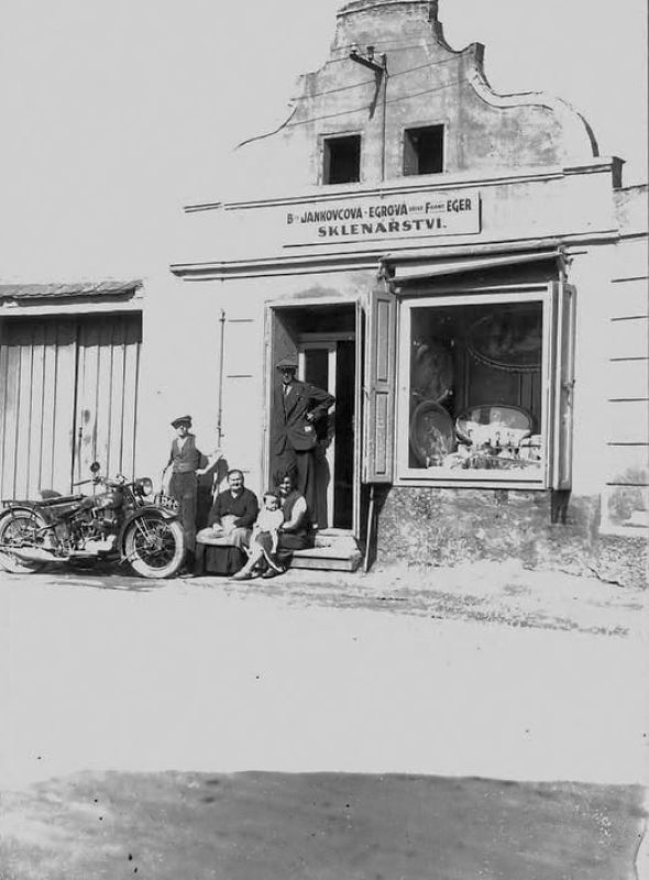 Sklenářství v dnešní Plzeňské ulici