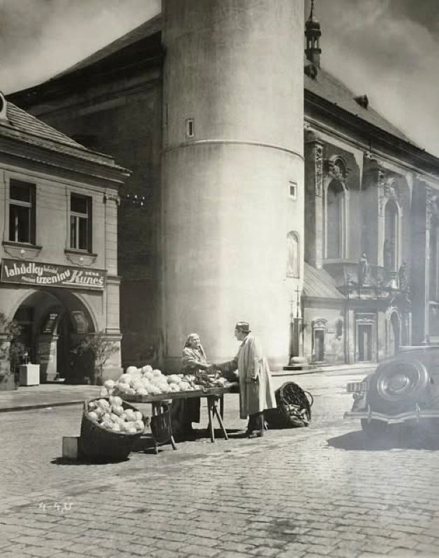 Záběr z filmu Nevinná