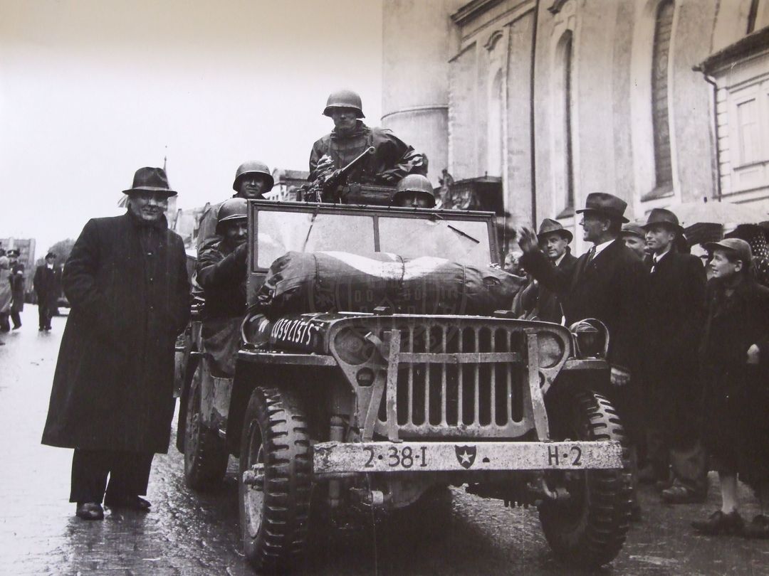 190217-28.  Domažlice. Náměstí Míru. U.S. Army. 5. května 1945. (7)