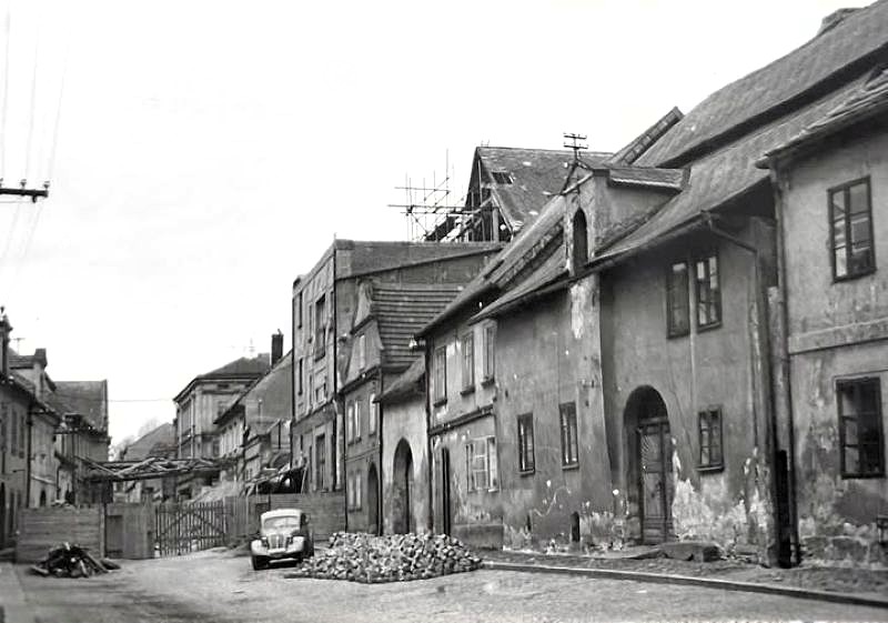 Demolice domu před výstavbou kina Čakan ve Vodní ulici (6)