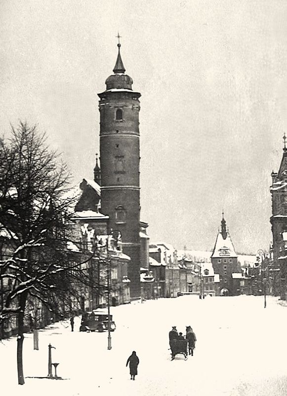 Zasněžené náměstí 