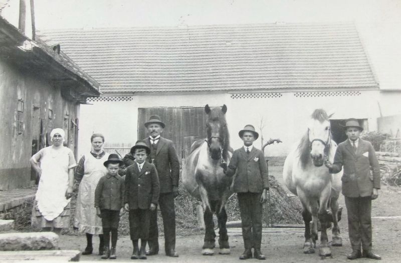 Rodina statkáře Kubáta kol. r. 1920