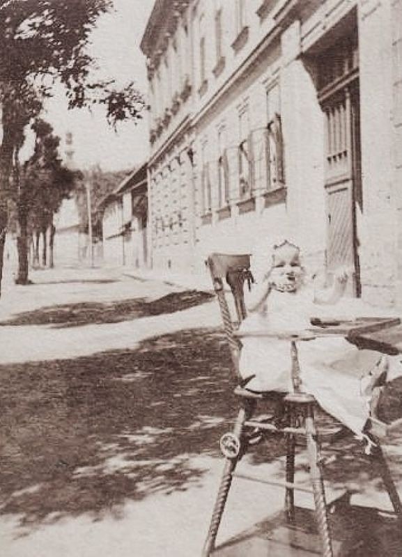 Poděbradova ulice - před čp. 55
