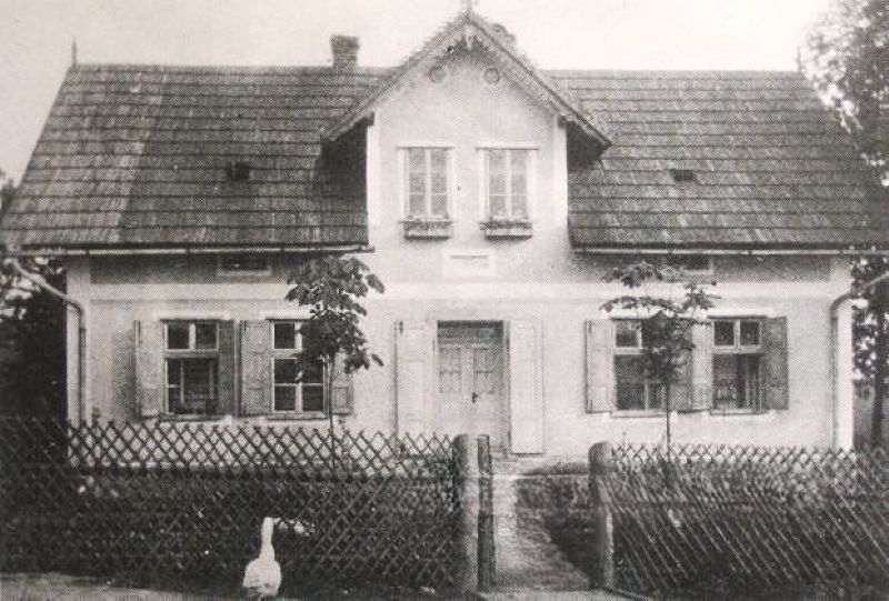 Zíkova hájenka, dnešní restaurace Na Pleši, jediný přeživší dům, byla postavena r. 1926