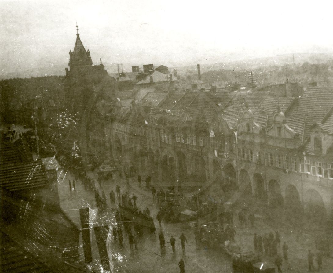 190217-37. Domažlice. Náměstí Míru. U.S. Army. 5. května 1945. (17)